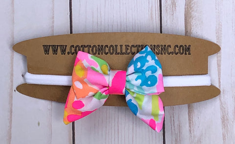 Lilly hair bow, lovers coral